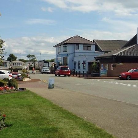 Lisa And Laddy Caravan Hire Meliden Exterior foto